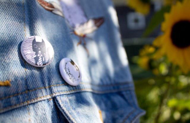 Cute hand-designed buttons from resident artist <a href="/courtneypure/">Courtney</a> etsy.me/18R1v48
 #shopsmall #holidaygift 
”
