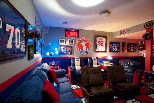 AthDesires's tweet photo. I want a man cave like these so badly! 😍😫 http://t.co/MWAopsJmlK