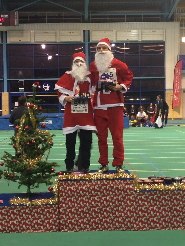 @JoeThornton400 breaks the WORLD RECORD in the 60m Santa Dash for <a href="/BristolUni/">University of Bristol</a> in 7.27!