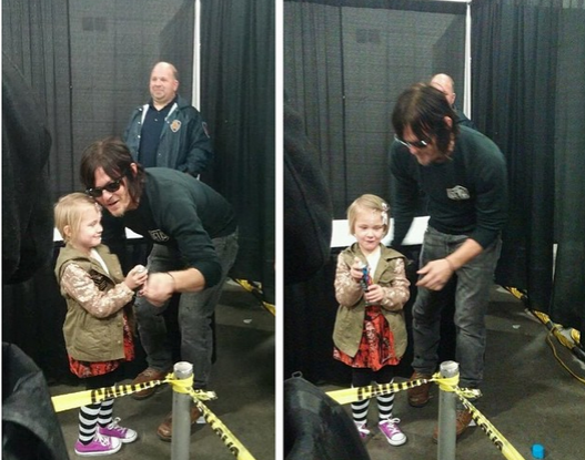 ennoia3's tweet photo. Another angle from yesterday's #SillyStringWar (a2daf.i.g) he let this little girl spray the fans @wwwbigbaldhead http://t.co/e8l0cAtOcE