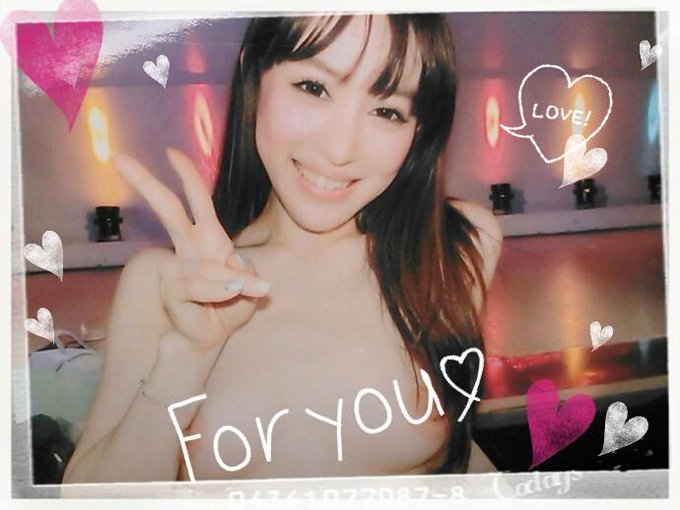 池袋ミカド劇場さん、もぅなかびだぁ☆まいにちいっぱいの思い出ありがとぅ！(｡>&omega;<｡)ﾉ　ねぇ、これ初エッチのあとの記念写真みたい。。笑　明日ゎプレミアムパンティのひ！お手入れがんばるゾー♪http://t