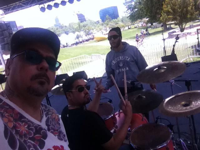 lapozzelatina's tweet photo. Probando sonido en el parque de las esculturas 15 hrs parte, quien ?
La Pozze otra vez !!! @jimmyfernandezz @DNTDRUMS http://t.co/ltTqXSD51a