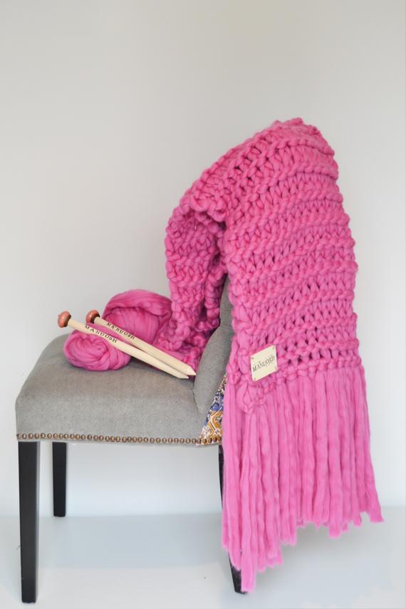 MANUOSHx's tweet photo. Manuosh Super Chunky Hand Knit 30x50 Merino Wool Throw Blanket with Fringe #chunkyknit #chunkyblanket #manuosh #yarn http://t.co/hY6pITahmk