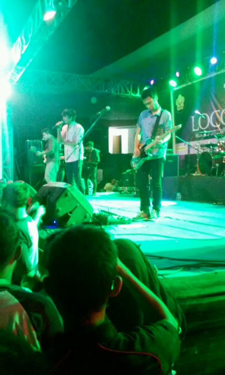ImsShatima's tweet photo. Mas @erosscandra,Mas @Duta507,Mas @BrianSO7,Mas @adamsubarkah thanks buat perform @sheilaon7 di @Loco_FKUKI. Keren! http://t.co/87p88c6uFZ