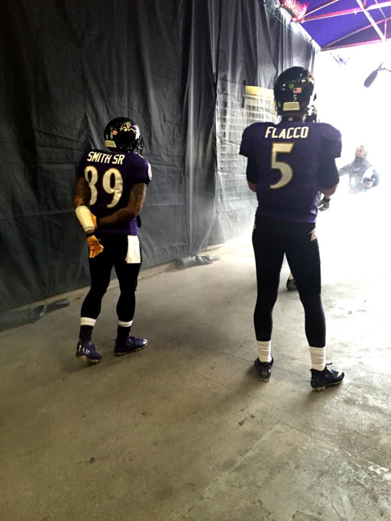 DA_KID999's tweet image. “@Ravens: Time to go to work. #PlayLikeARaven http://t.co/IX0OP0IRC4” let&apos;s go! &quot;#Playoffpush #Time2GetItRight