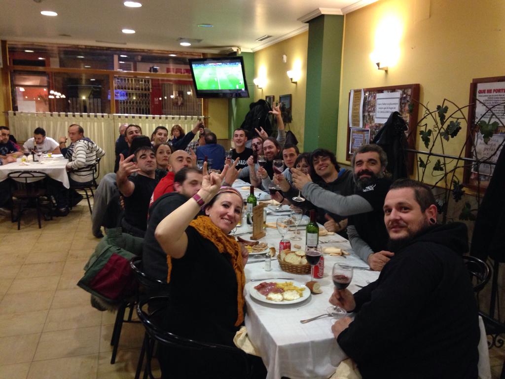 dstakazospunk's tweet photo. Increible noche la de ayer en paracuellos con nuestros amigos de @Elsupergrupo !!!! Digna de repetir!!! http://t.co/9QJkHK2KEj