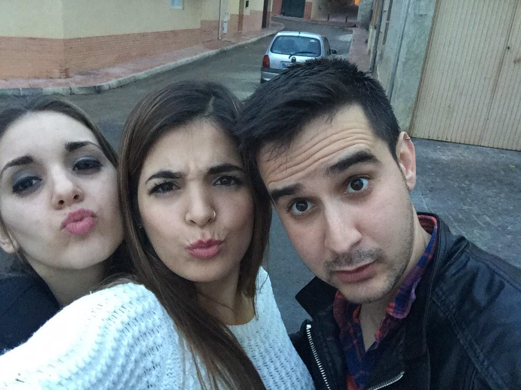 anasol_'s tweet photo. Que haría yo sin mi familia murciana!😍 @brii_requena @87_maite @DZR69 http://t.co/EUYzi2PvaK