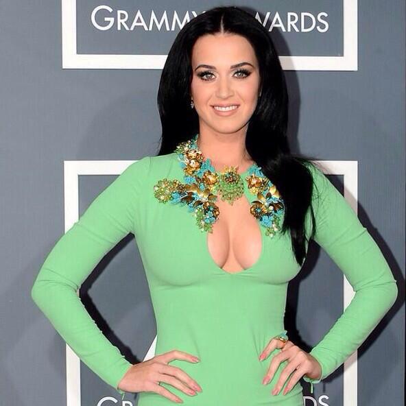 BaddBia's tweet photo. @katyperry 😮😏 http://t.co/sFnVsifTKc