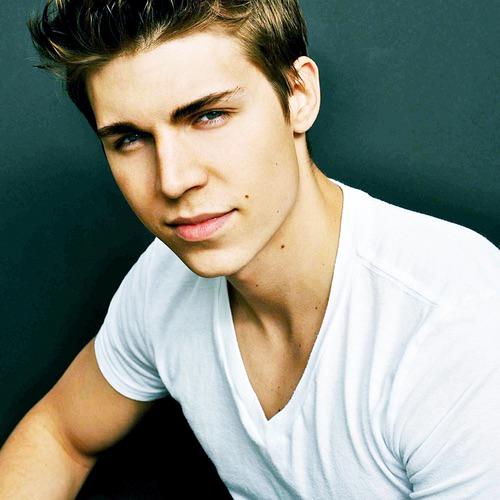 ariansnumber1's tweet photo. Nolan Funk🙌🙌 http://t.co/EmWnGK3MvK