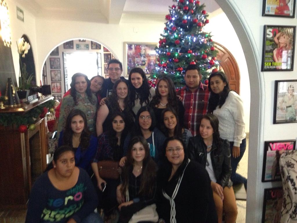 AmezcuaT's tweet photo. Gran día en la #PosadaArifans  gracias @AriDiazz  @Ceci_Olvera8 @sweet833  @adrianEspacial @Victorkhun @ItzelIvre http://t.co/qKAeYR2Mvv
