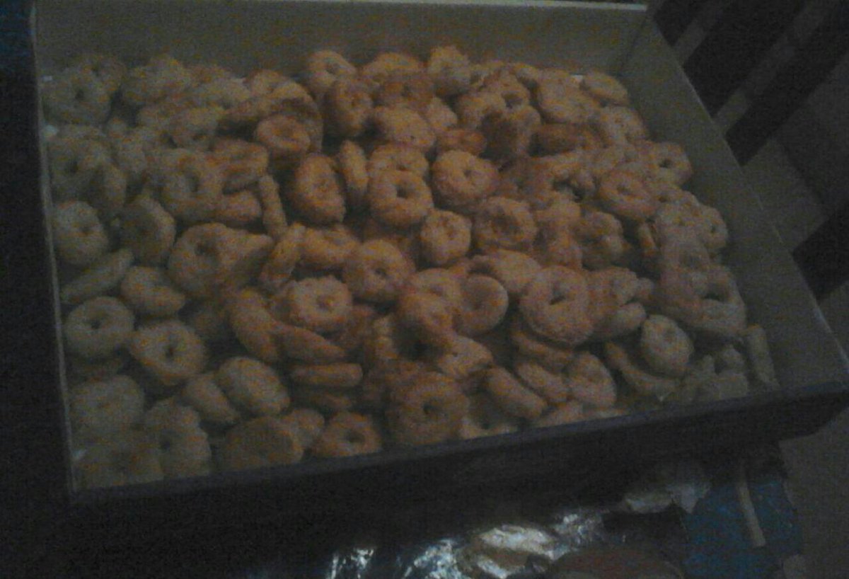 mariitf21's tweet photo. Tarde entretenida con #Grefu @alfonsot22  #RosquilletasDeAnis http://t.co/TkKFejh6Z5