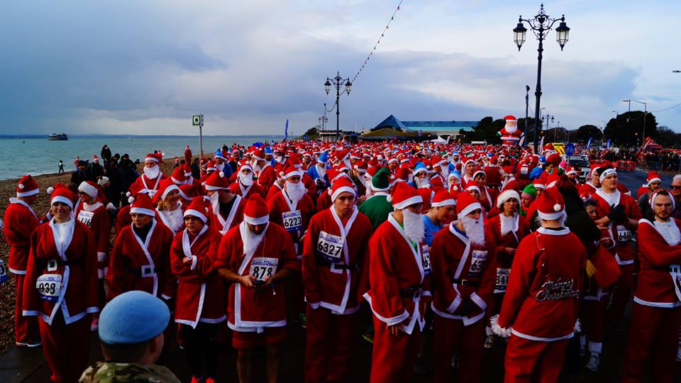 LoveSouthseaUK's tweet photo. Some more fantastic shots of the #SantaFunRun in #Southsea today, snapped by Glenn Dunwell! http://t.co/Atlf8vMDRY