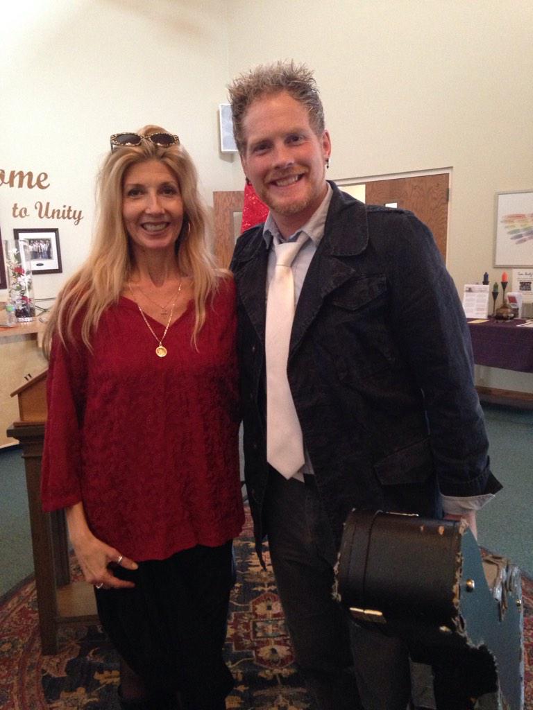shoeboxmankit's tweet photo. I enjoyed singing at Unity of Nashville - what a great message by Jon!
#UnityOfNashville http://t.co/YSGUpJR2VO