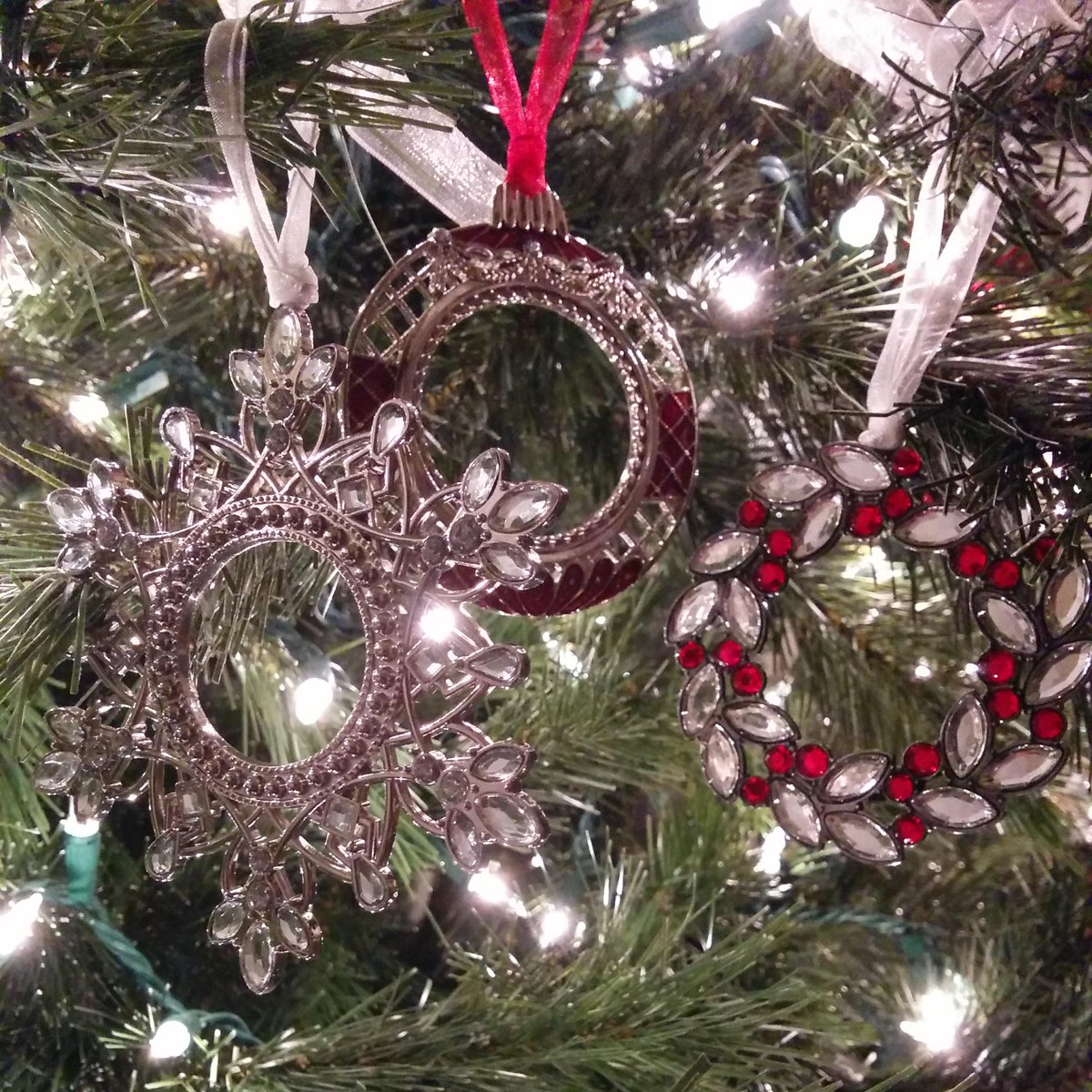 smariebailey's tweet photo. Getting The Most Out Of Your Holiday Lights http://t.co/jUb11Xbvjz #TreeBling #HolidayDecor2014 #EditYourLife http://t.co/xQJFSjaPuJ