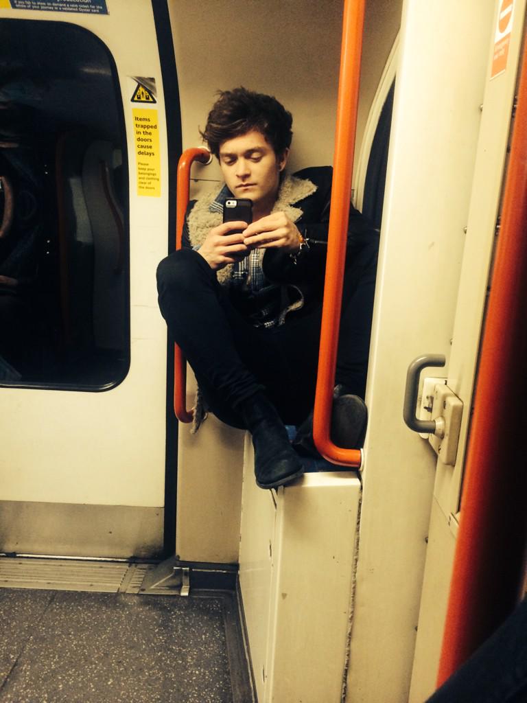TheVampsband's tweet photo. Hello there mate 👍 http://t.co/ma0AEZRF5h
