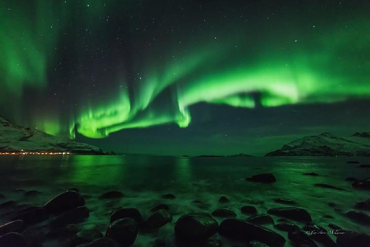 Northern lights over #Norway 
Credit: T. A. Moldenæs spaceweathergallery.com/indiv_upload.p… #aurora #tromso #kvaløya