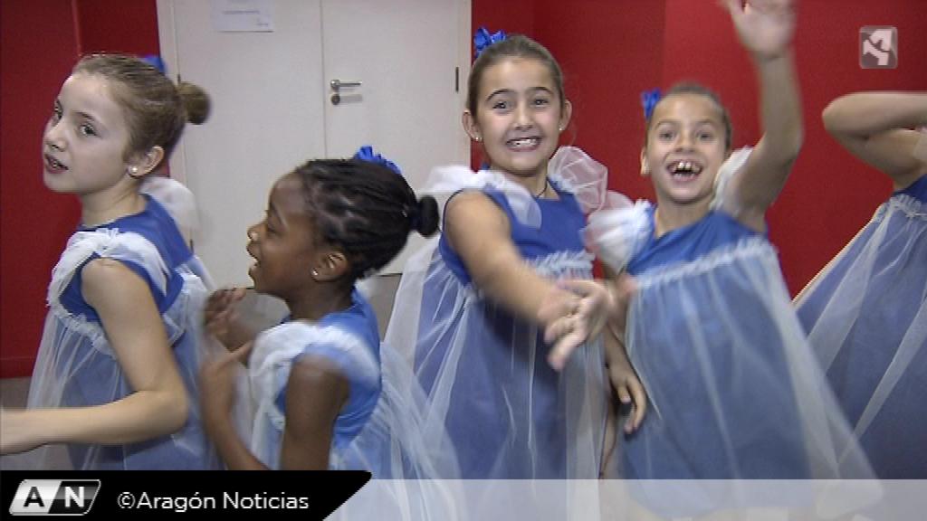 aragontv's tweet photo. En #AN2 escuchamos a 600 escolares que participan en el Concurso de Villancicos de @CantalClub en el @AuditorioZGZ http://t.co/p5AVtby3IS