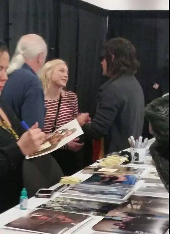 Yimkiii's tweet photo. Love emily and norman ^^ #Berthy #Emilykinney #TWDFamily  #Normily
@emmykinney  @wwwbigbaldhead #WalkerStalker http://t.co/1SNiLVMOfj