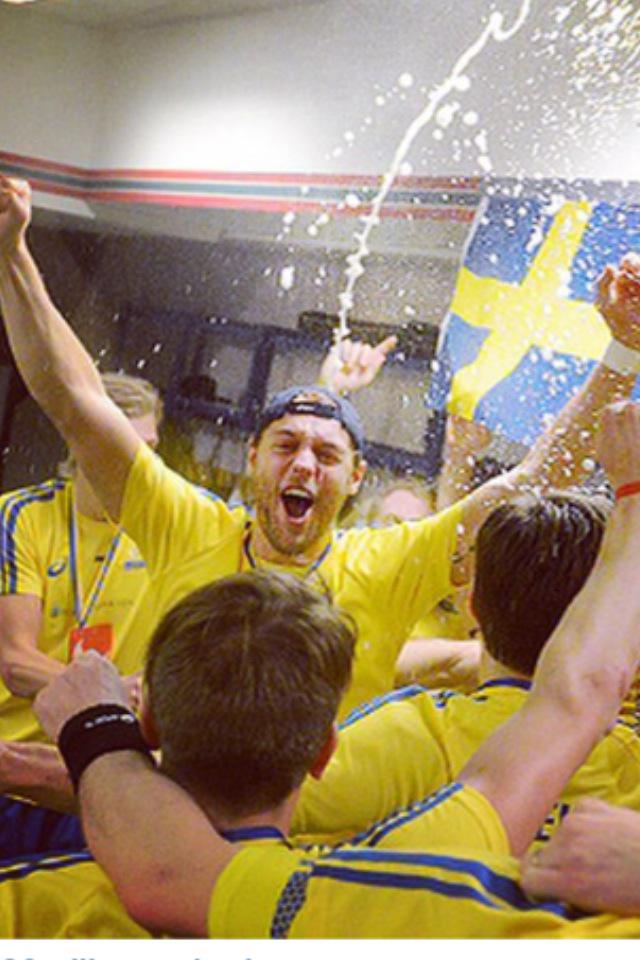 JKanebjork's tweet photo. Vinst mot Finland. Alltid lika viktigt!! #VMGULD!!!! http://t.co/6ZfeSUtB5X