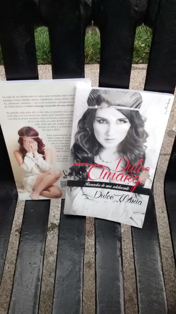 DulceOnlineNews's tweet image. #News: Ya esta a la venta #DulceAmargo "Recuerdos de una adolescente" de @DulceMaria en #México ! Compren el suyo!