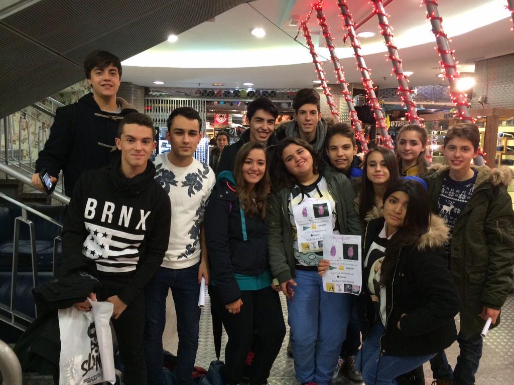PatriTMSpain's tweet photo. @NICKIMINAJ sis look at us in Madrid promoting TPP! TMSPAIN 🙌💃🇪🇸 http://t.co/rE3rRueDOu
