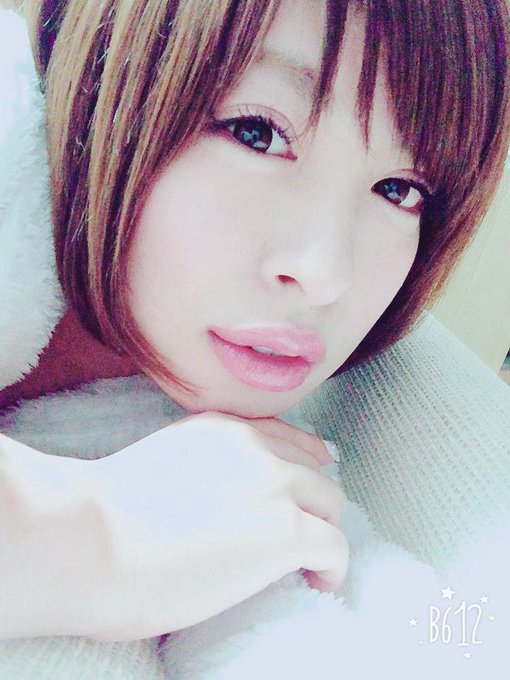 ねれんやつ。 もうすぐ半身浴(^^)いやー、寝れなくて ネットショッピングしまくって 全財産吹っ飛ぶかと思った(笑) アプ、ジャス、リラ最強だな(&deg;д&deg;) http://t.co/PRZzB6whhr