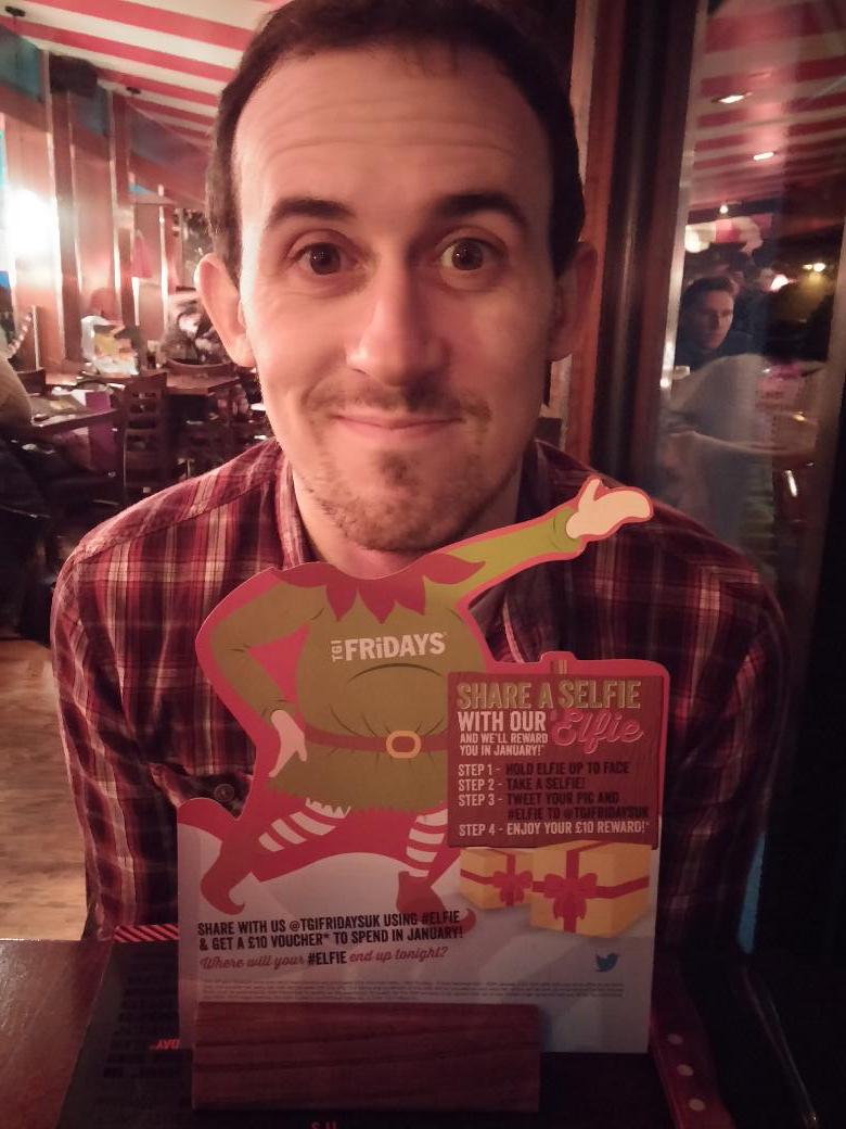 SharonLi123's tweet photo. John's first time @TGIFridaysUK !!! Jack Daniels ribs mmmm. #elfie  #goodfood http://t.co/QF3GvwVwr2