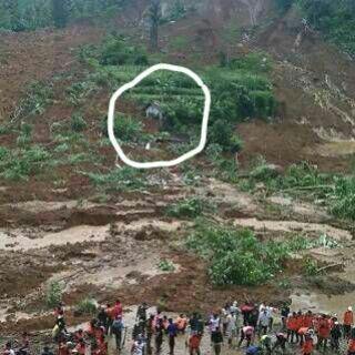 Rumah guru ngaji yg tiap malam terlantun Al-Quran ini slamat dari longsor didesa Jemblung #Banjarnegara.Masya Allah..