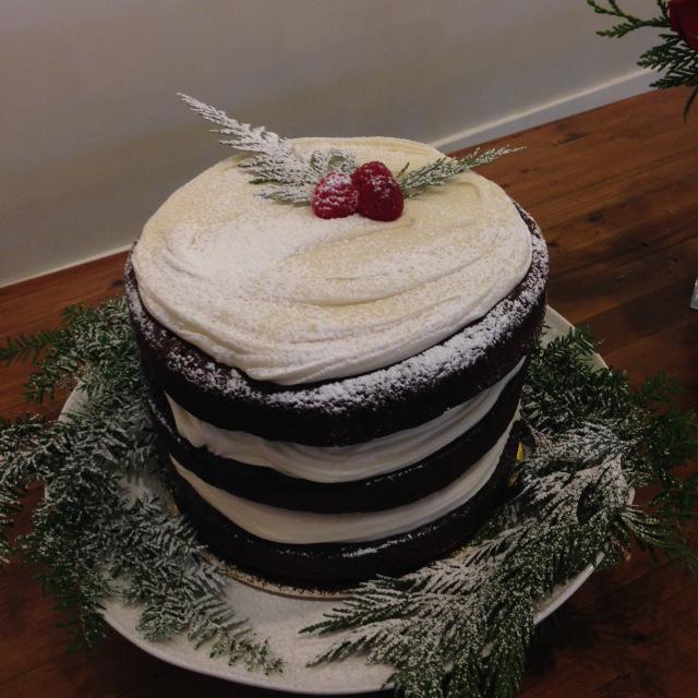 MagpiesPicnic's tweet photo. Come check out this year's holiday dessert CREAM CHEESE FROSTED GINGERBREAD CAKE! Samples available today! http://t.co/4n234OM6DO