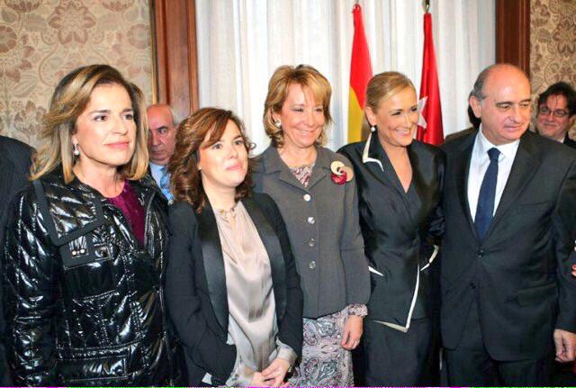 manelmarquez's tweet photo. Abrir los comedores escolares en #Madrid por #Navidad costaría menos q el Consejo Consultivo http://t.co/VprRlYui49 http://t.co/JbdpnnEHl2