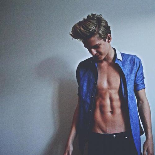 LacedWilliamOff's tweet photo. Cody or Ansel? http://t.co/q6eS4jt8hq
