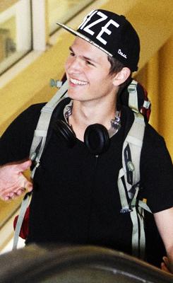 LacedWilliamOff's tweet photo. Cody or Ansel? http://t.co/q6eS4jt8hq