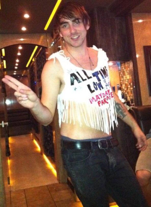 Happy birthday my lord and saviour Alex Gaskarth. Stay fresh and young 