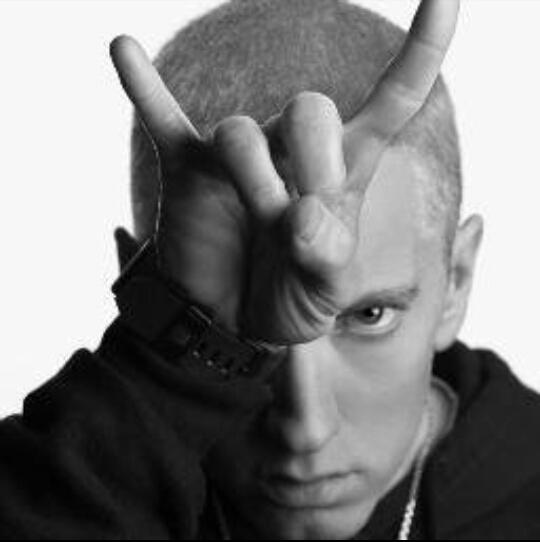 arturovbc11's tweet photo. Para unos uno más para otros uno que no vale pero para mi y mas de medio mundo el es un dios. #RapGod http://t.co/bjHdYTzaA5