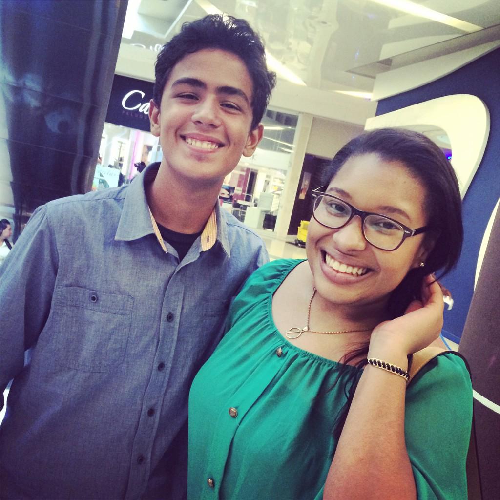ModestoRabassar's tweet photo. Con la hermosa @DenisaDiaz http://t.co/UeWj6KycLZ