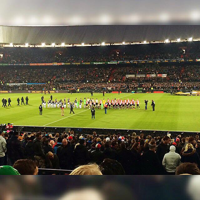 d_83's tweet photo. Less sleep more fun! Feyenoord-AZ #soccer #football #voetbal #azalkmaar #az #feyenoord #rotterdam #dekuip #draw http://t.co/m5wcoE5wFQ