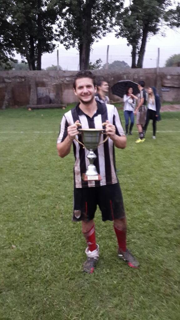 AnarcoTomm's tweet photo. El campeonato logrado por @LosWallysFC se lo dedico a @ivinadal !! Para vos Iviii!! http://t.co/0tunTiqmfK