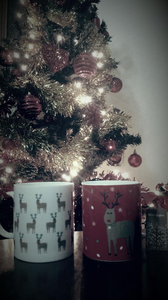 maria_ml92's tweet photo. Llegr a casa y q @eml_brv te rgale esto... dupii!! :) se hce d querer el bichillo!! #unahermnaesunregalo #segndamamá http://t.co/l09hbAdoaw