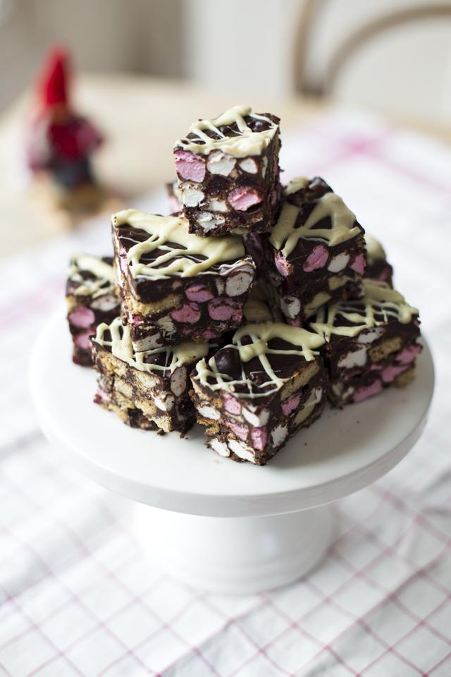 DonalSkehan's tweet photo. Christmas rocky road to ease you into the week before the big day! New video recipe here: http://t.co/lBWnJ4Bfe1 http://t.co/BgWidVPdr8