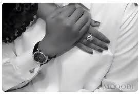 عمري ما تمنيت شي قد ما اتمنيت اشوفك
واروي عيني من حلاك تلمس كفوفي كفوفك❤