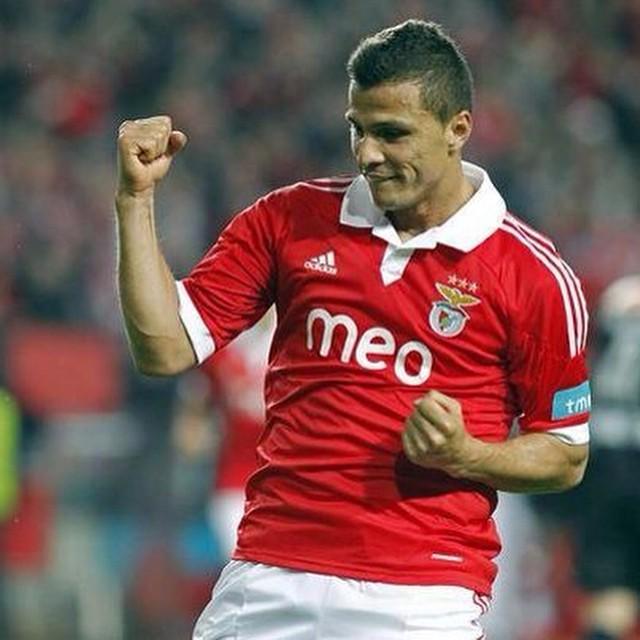 GloriosoSLBApp's tweet photo. O homem do jogo carrega Benfica🎉👏😃 #benfica #carregabenfica #força#game #slb#lima #campeão #prendadenatal #jorgej... http://t.co/33Wed2wdns
