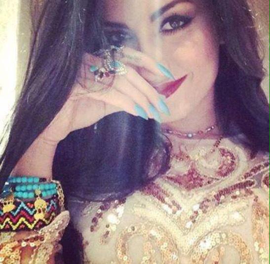 Violet_Feminine's tweet photo. ||~

إقترب ..
أتخشى العتب !

إقترب ...
فلهمسك وقربك وطعم تنهيدتك
{ لذّة } لها القلب " غنّى و طرب"

||~ http://t.co/qcLxrzdo3J