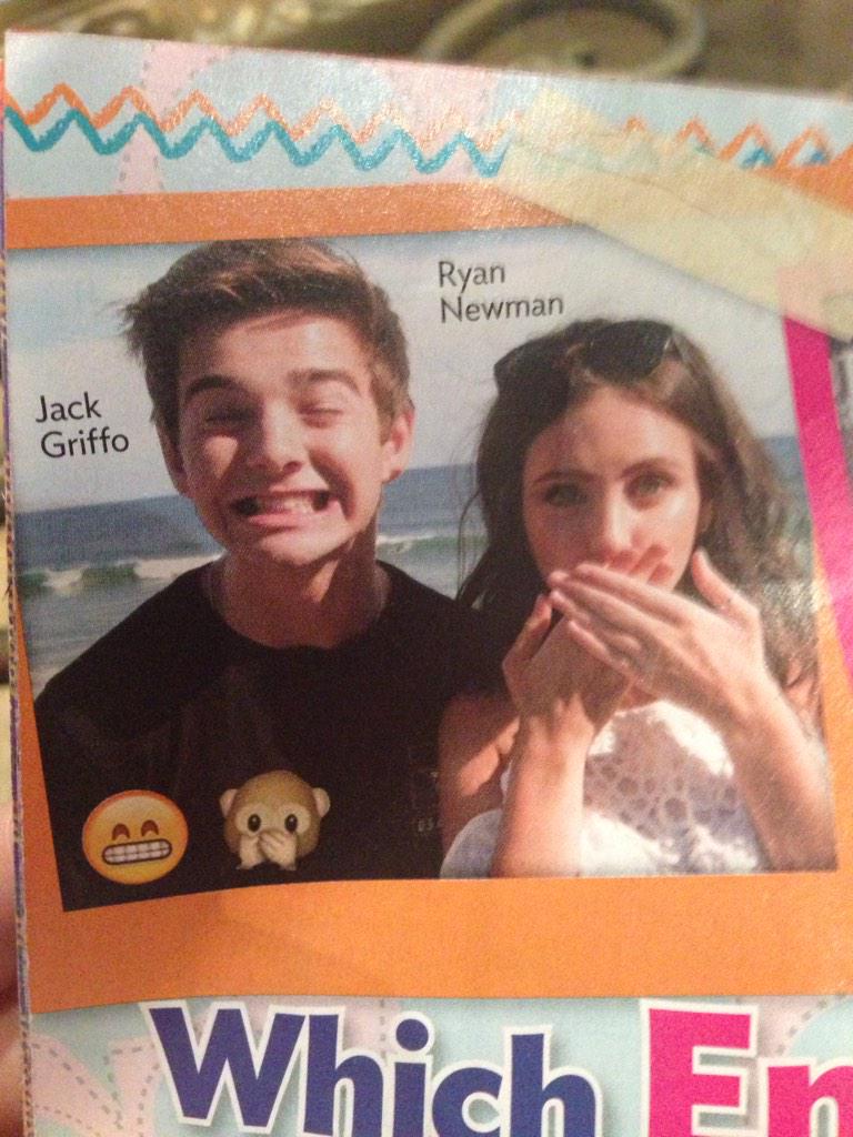 jacquelynmannn's tweet photo. @LittlejGriffo and @ryrynewman emoji that describes them😍😂👌👌 #classicfaces http://t.co/jhuDspk6eg