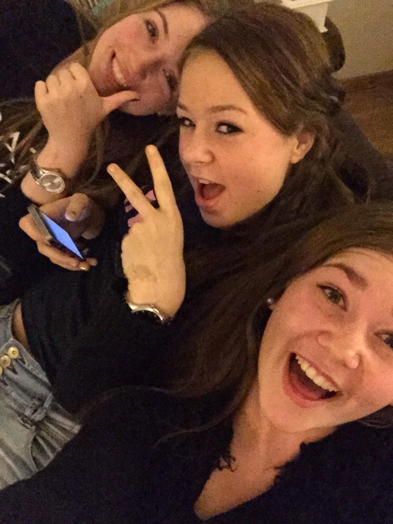 chennnaa_x's tweet photo. Kampioenen en een top avond!🍷🎉💙 http://t.co/cpjBWQqQno
