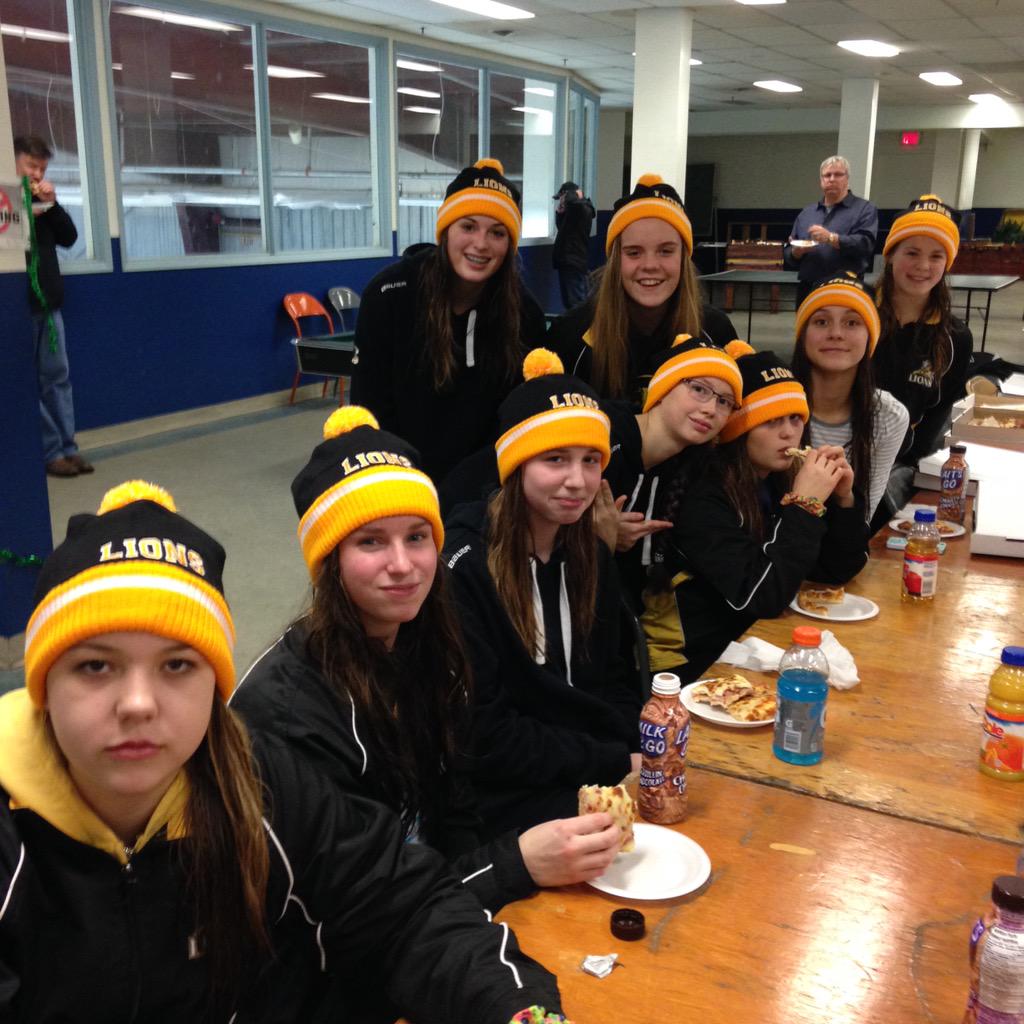 ParklandLions's tweet photo. Lions sporting new toques thanks to Coach Dean! #ROAR http://t.co/GuRB4S4iji