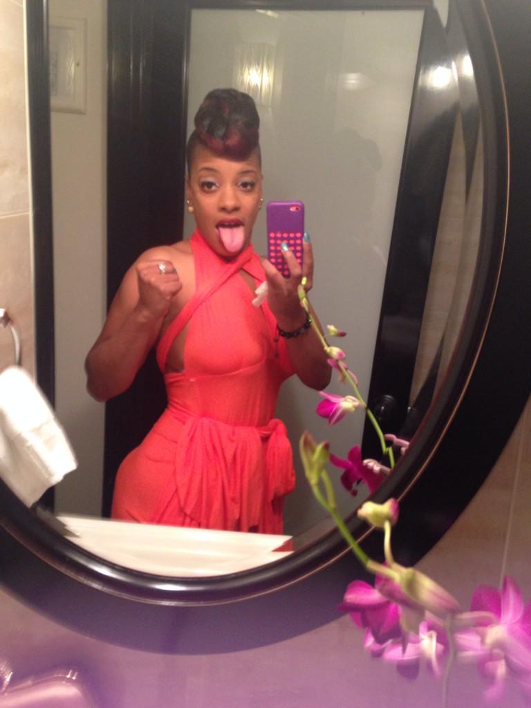 WHATZHOTANDNOT's tweet photo. Pose for the camera now!!!! Wherever I go,their I will be!!! #MiamiTonight http://t.co/BETlJHpZVk #WhatzHot http://t.co/uPkRFP4Hvt