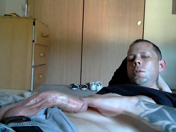 RealHotGuysHot's tweet photo. Our first sexy hunged guy #tattooedguys #bigdicks #guys #shavedballs http://t.co/9utGehVzsG