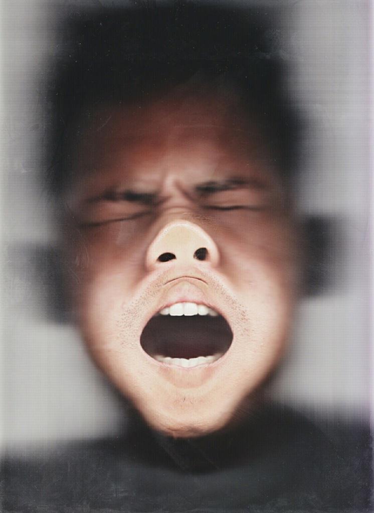 Anakku selfie pakai scanner.....