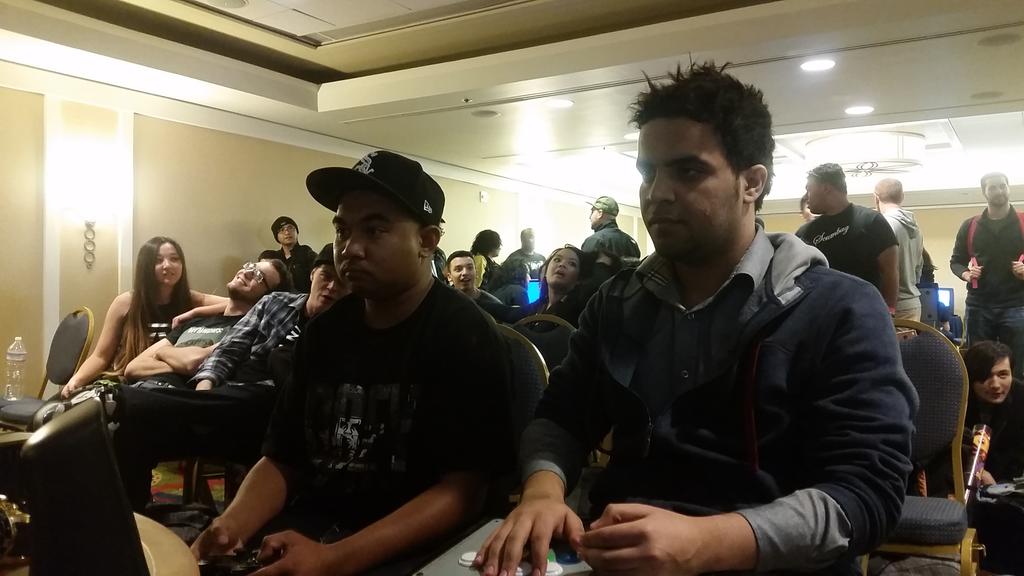 Slash5150's tweet photo. At #hadocon6 @SRKUW_Fawwaz vs Sagod http://t.co/Kar6x8Abxp./Iplaywinner http://t.co/nLCyC3au4C