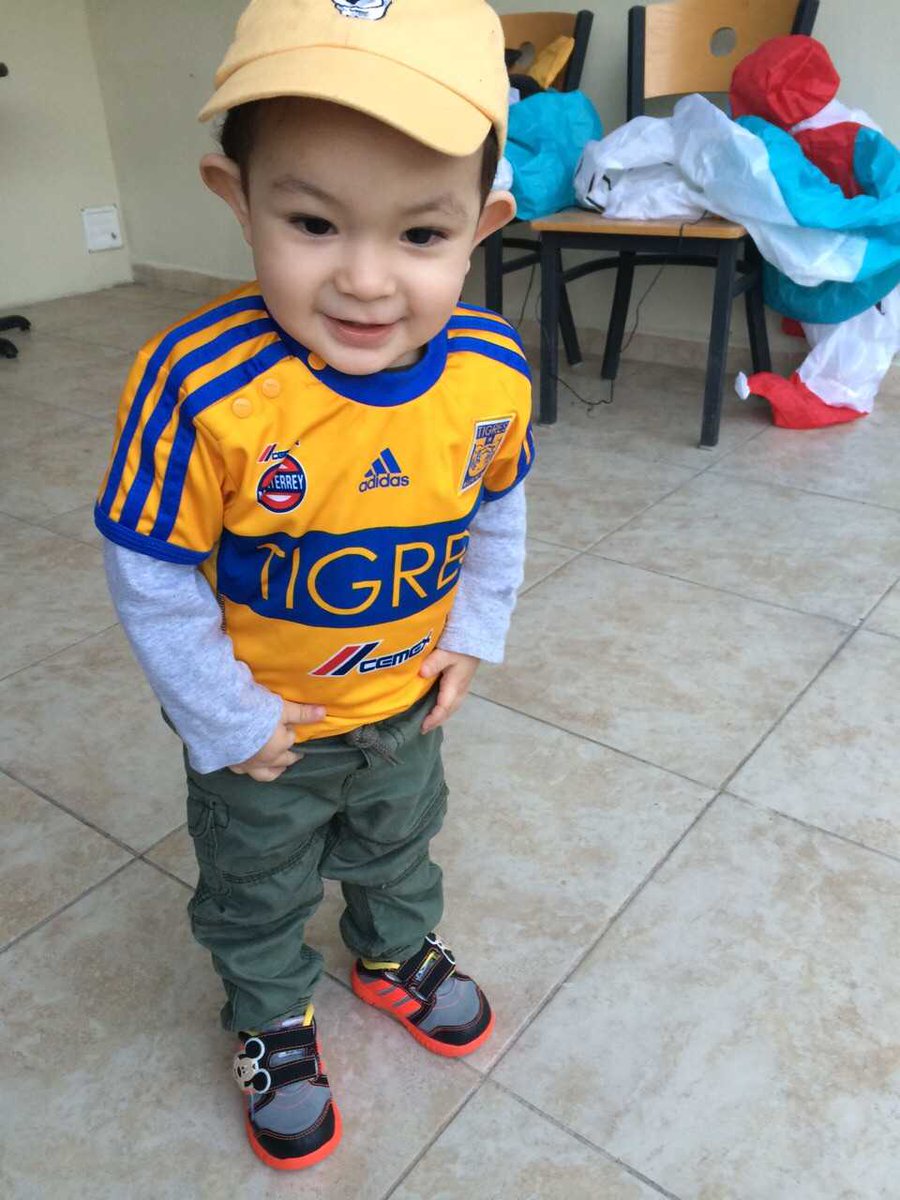 PpTorresD's tweet photo. Mi bebe ya apoyando su primera final @solotigres #pasoapaso @yyulitorres yo en las vegas #joseadrian http://t.co/I5J1h8Ddg9